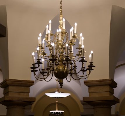 Photo alabaster chandelier
