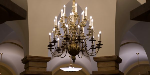 Photo alabaster chandelier