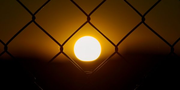 Photo solar motion-sensing fence light